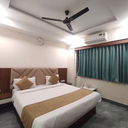 Hotel Earth Inn, Subhash Bridge, Rto Circle, Ahmedabad Eksteriør billede