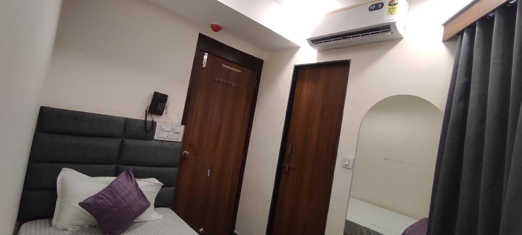 Hotel Earth Inn, Subhash Bridge, Rto Circle, Ahmedabad Eksteriør billede