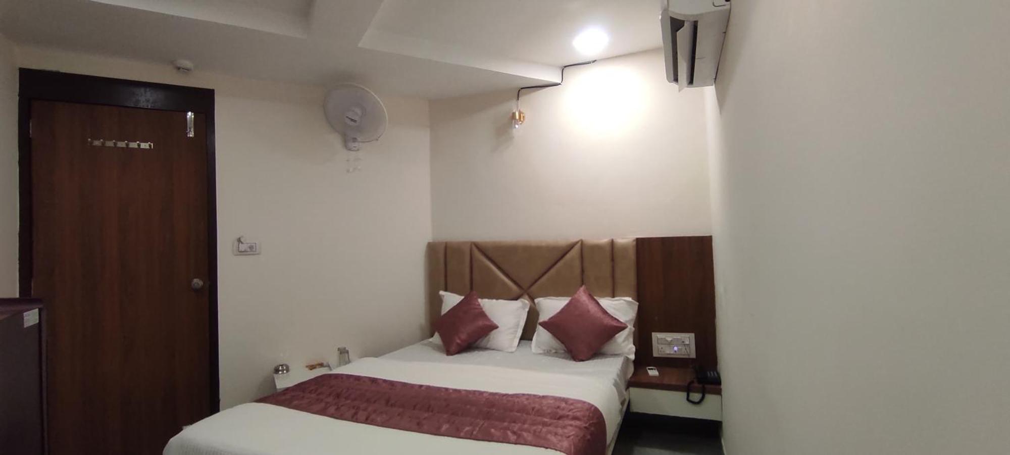 Hotel Earth Inn, Subhash Bridge, Rto Circle, Ahmedabad Eksteriør billede