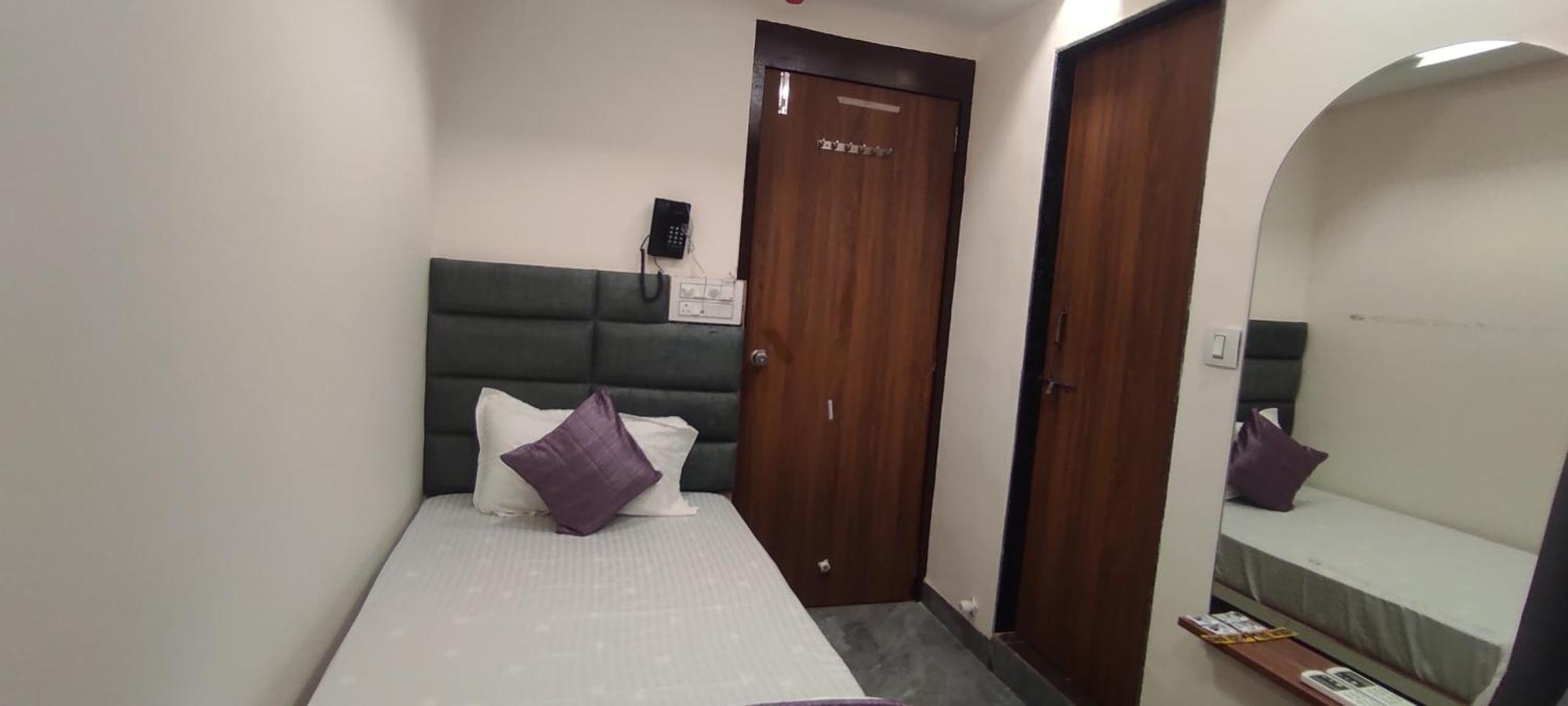 Hotel Earth Inn, Subhash Bridge, Rto Circle, Ahmedabad Eksteriør billede