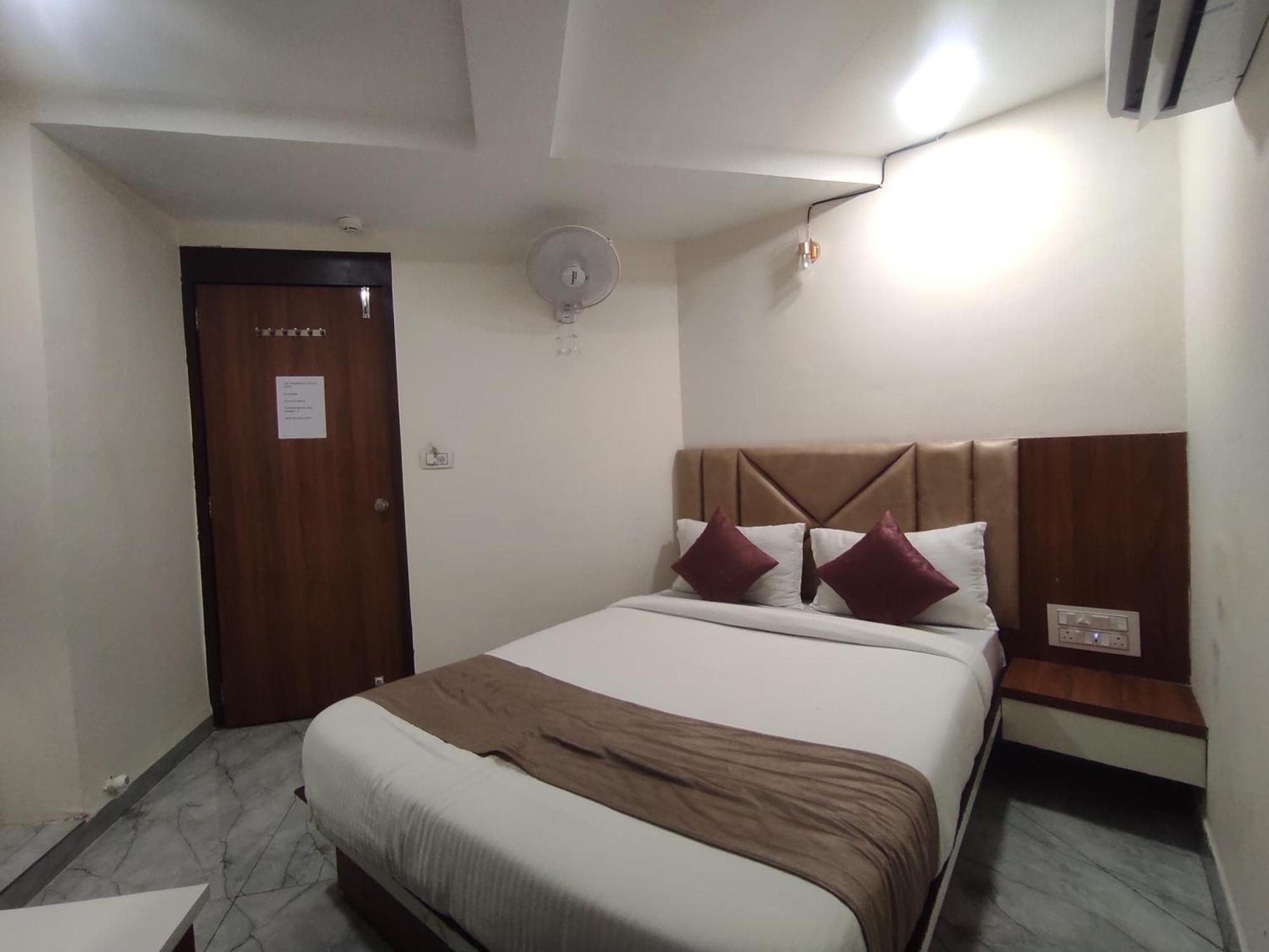Hotel Earth Inn, Subhash Bridge, Rto Circle, Ahmedabad Eksteriør billede