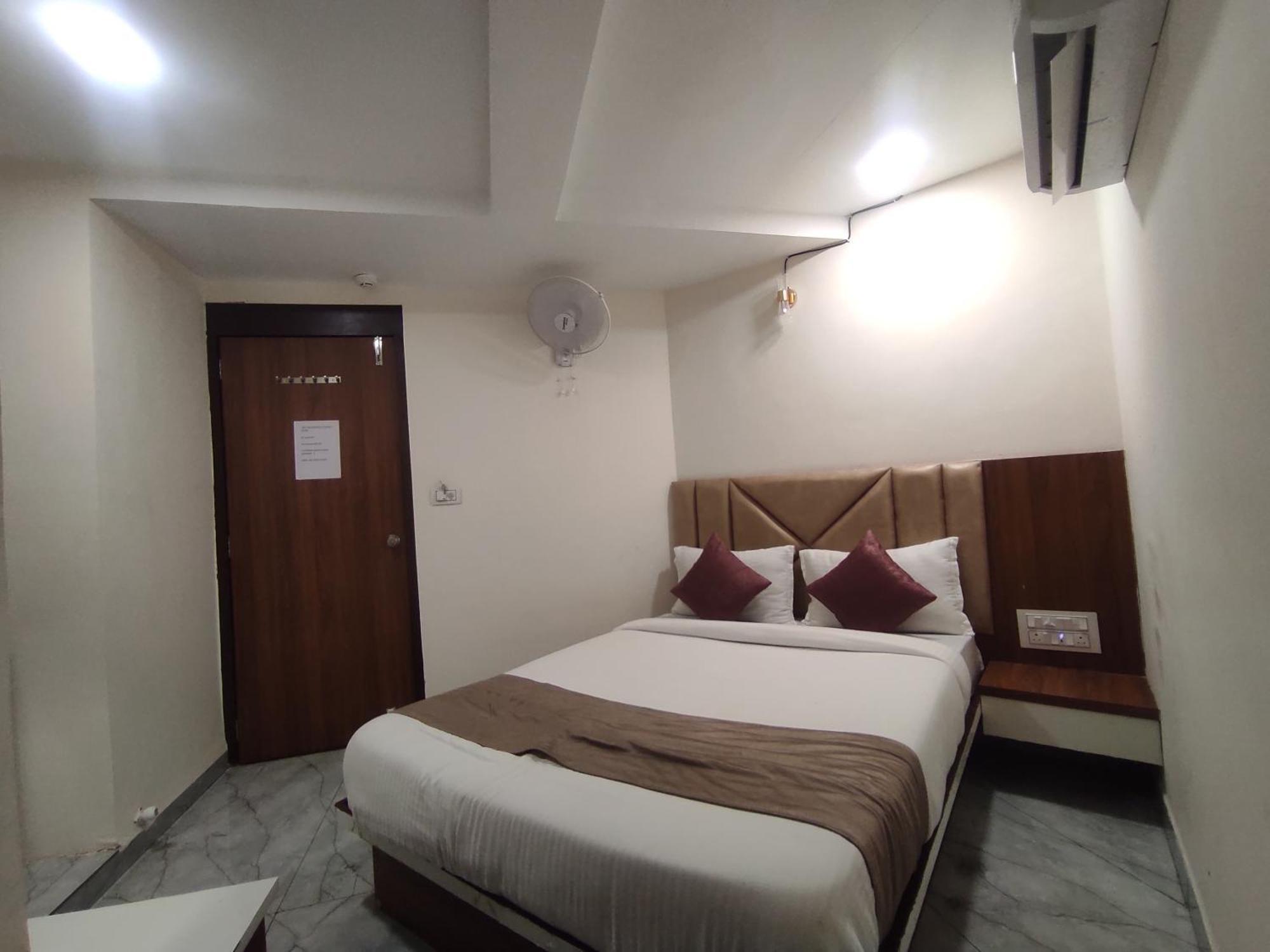 Hotel Earth Inn, Subhash Bridge, Rto Circle, Ahmedabad Eksteriør billede