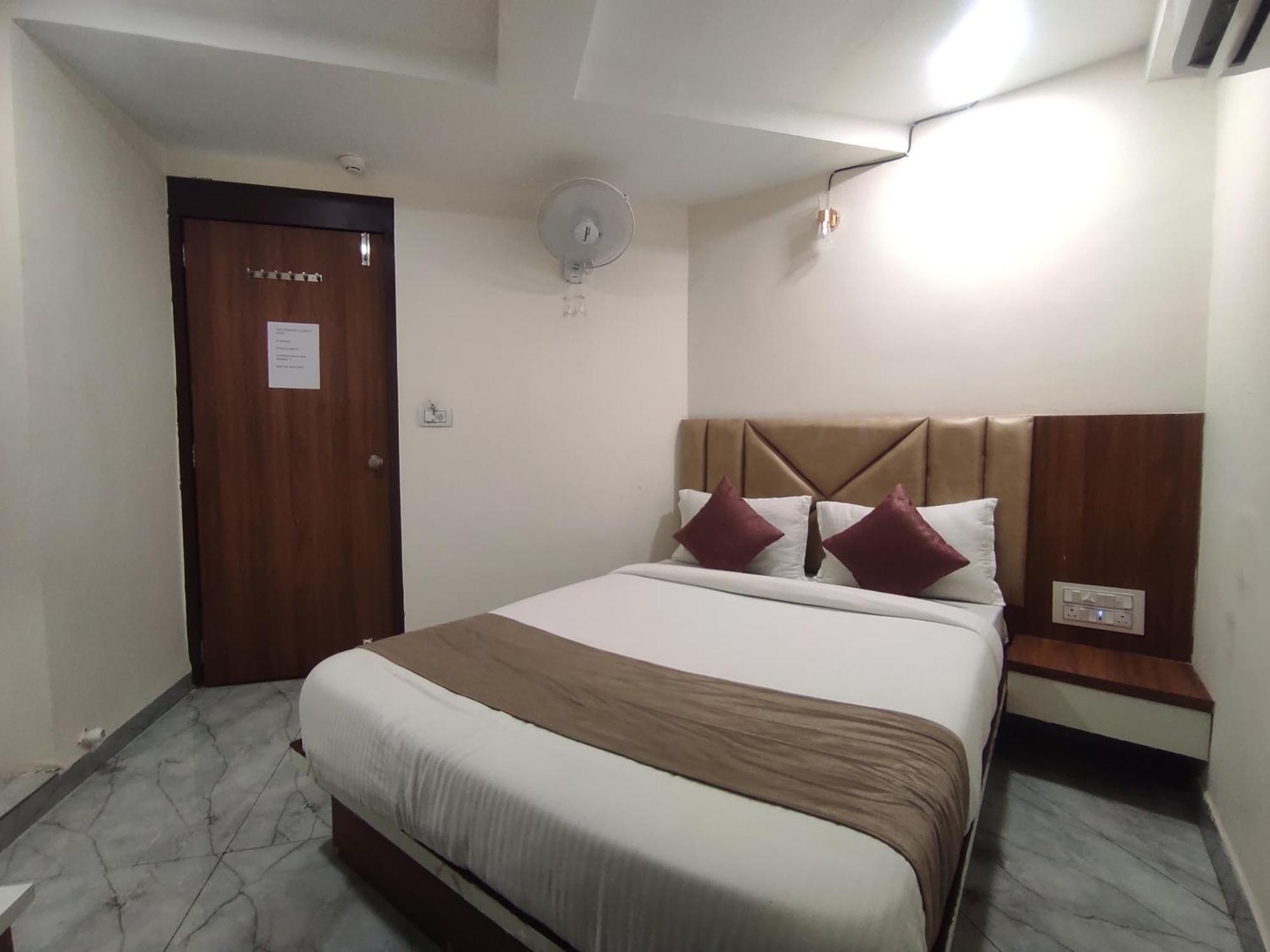 Hotel Earth Inn, Subhash Bridge, Rto Circle, Ahmedabad Eksteriør billede