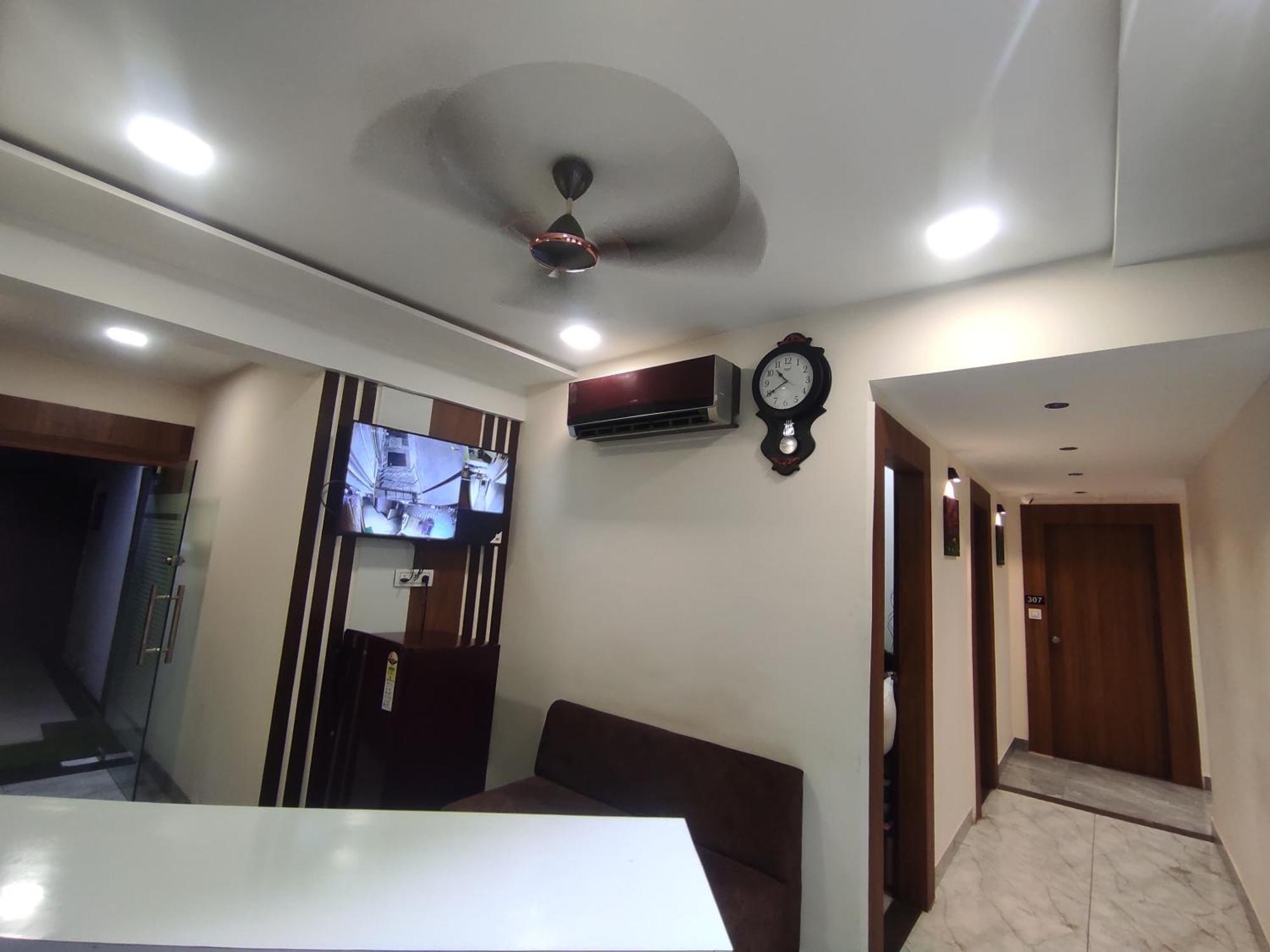 Hotel Earth Inn, Subhash Bridge, Rto Circle, Ahmedabad Eksteriør billede