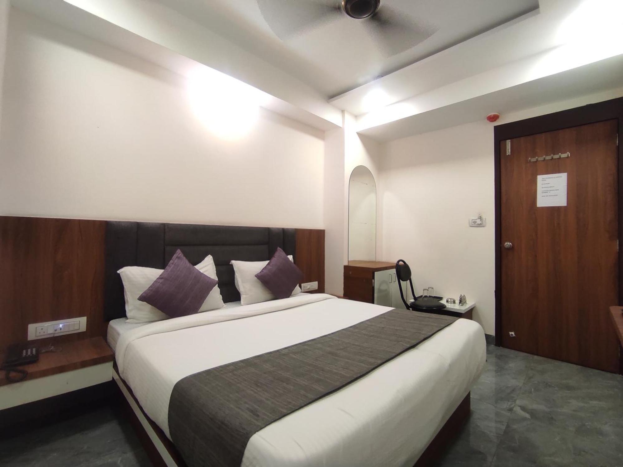 Hotel Earth Inn, Subhash Bridge, Rto Circle, Ahmedabad Eksteriør billede