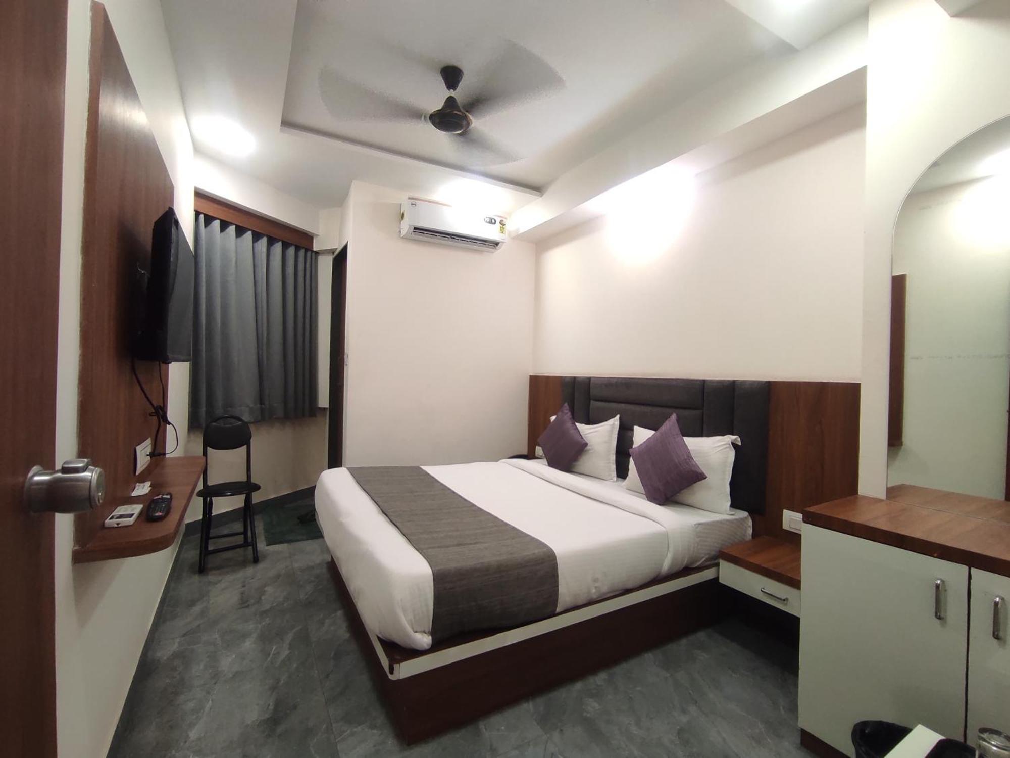Hotel Earth Inn, Subhash Bridge, Rto Circle, Ahmedabad Eksteriør billede
