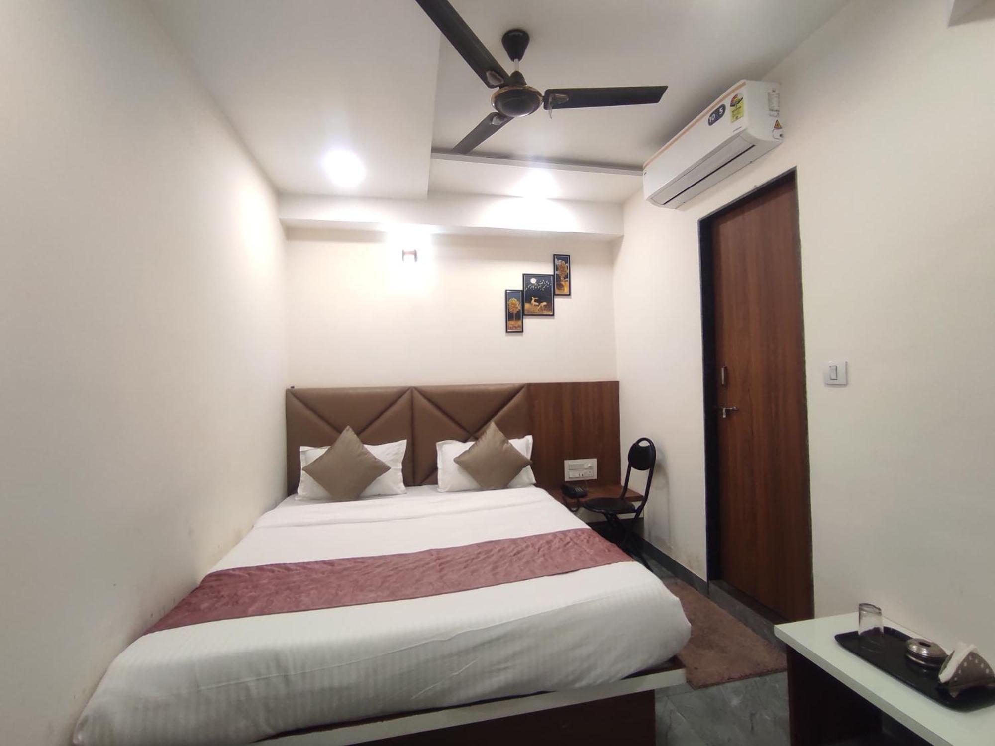 Hotel Earth Inn, Subhash Bridge, Rto Circle, Ahmedabad Eksteriør billede