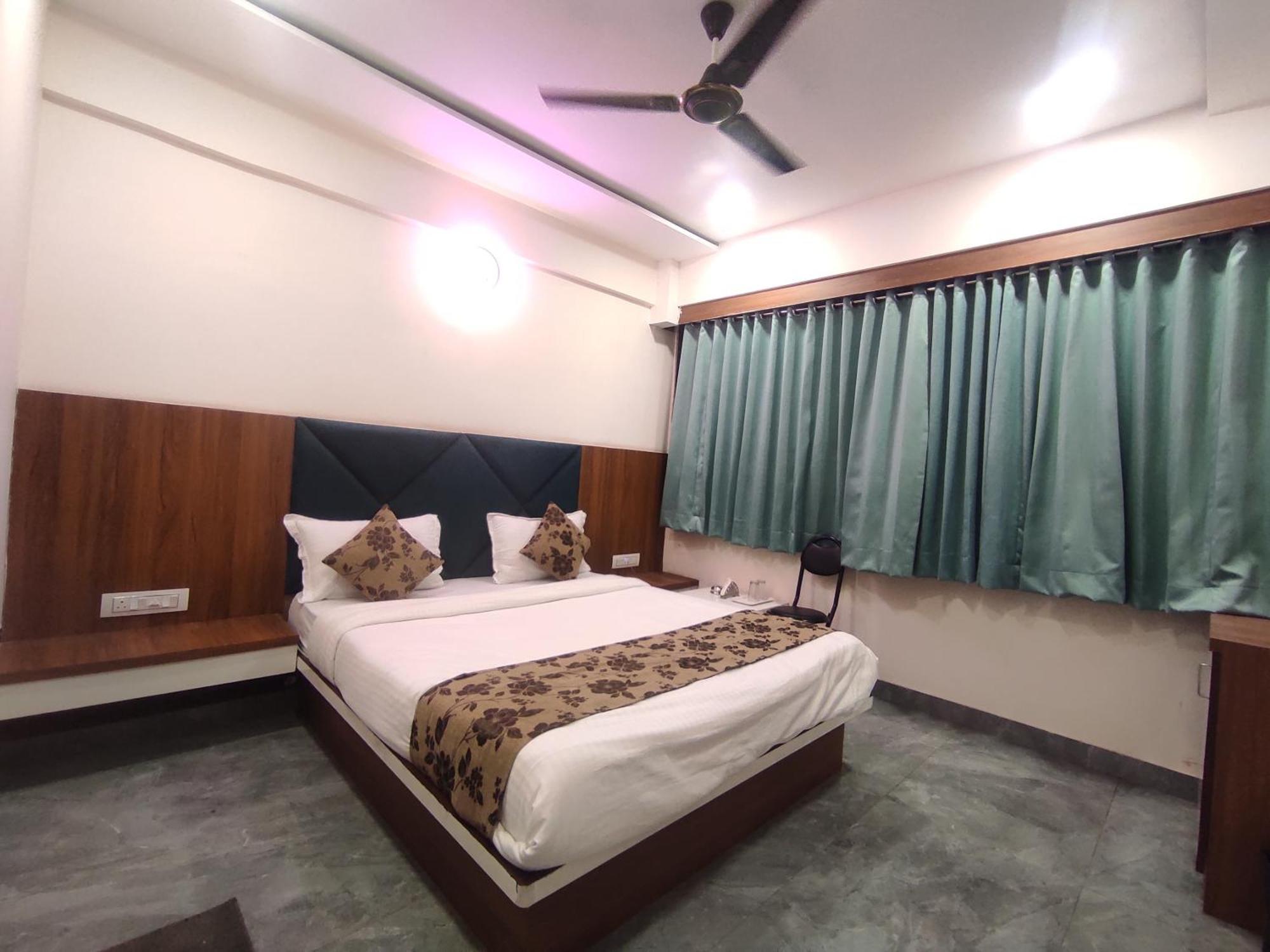 Hotel Earth Inn, Subhash Bridge, Rto Circle, Ahmedabad Eksteriør billede
