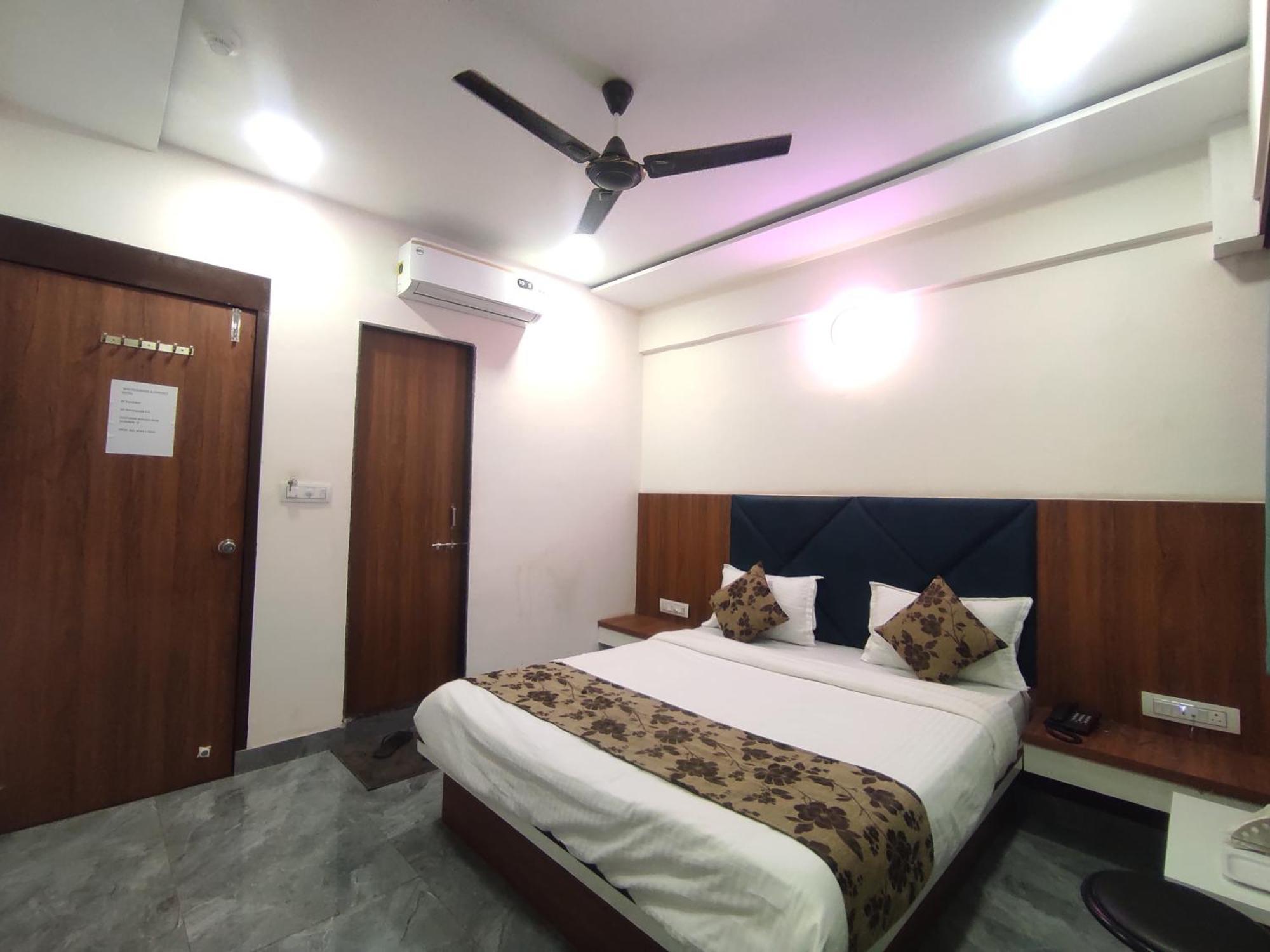 Hotel Earth Inn, Subhash Bridge, Rto Circle, Ahmedabad Eksteriør billede
