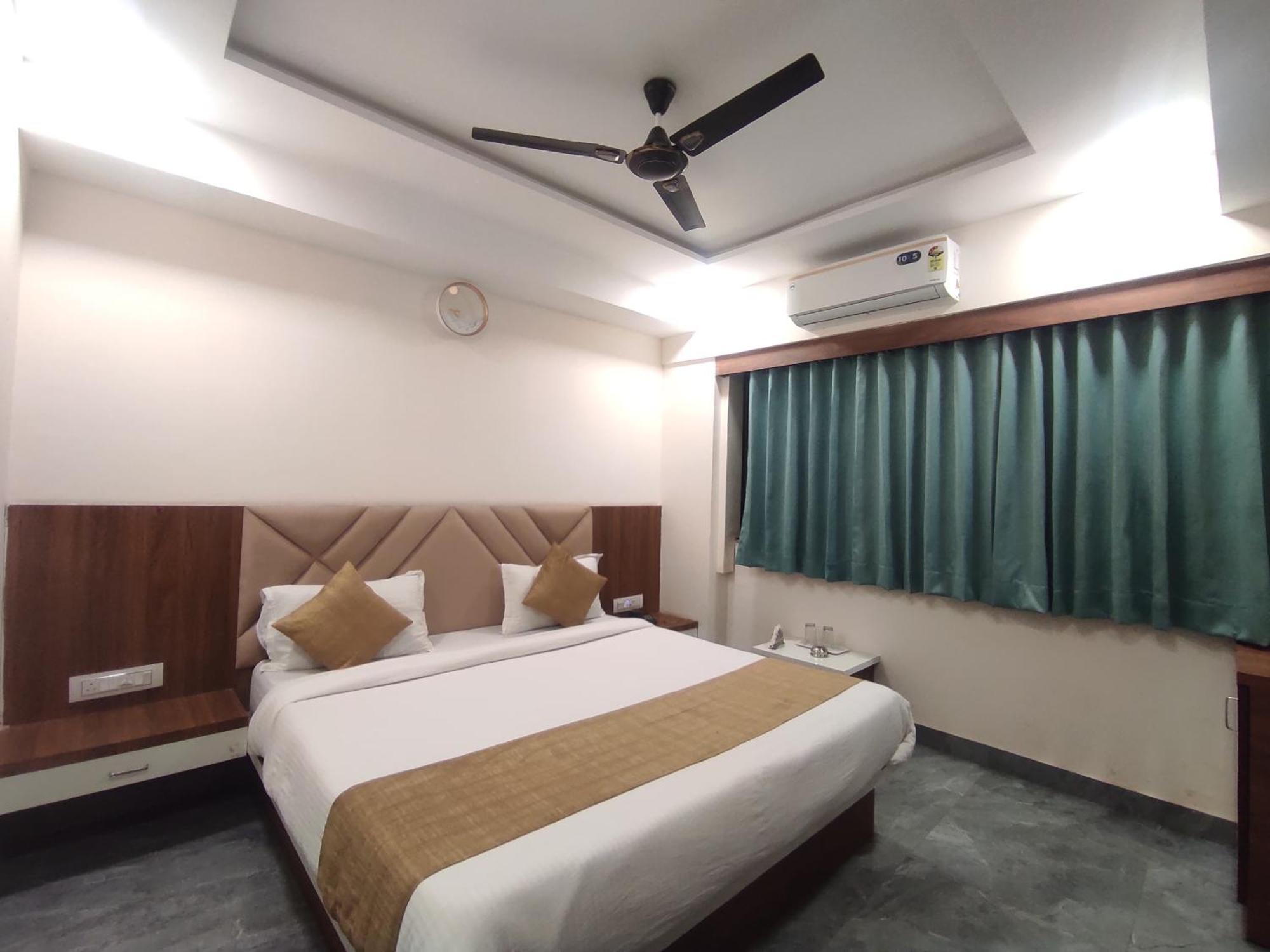 Hotel Earth Inn, Subhash Bridge, Rto Circle, Ahmedabad Eksteriør billede