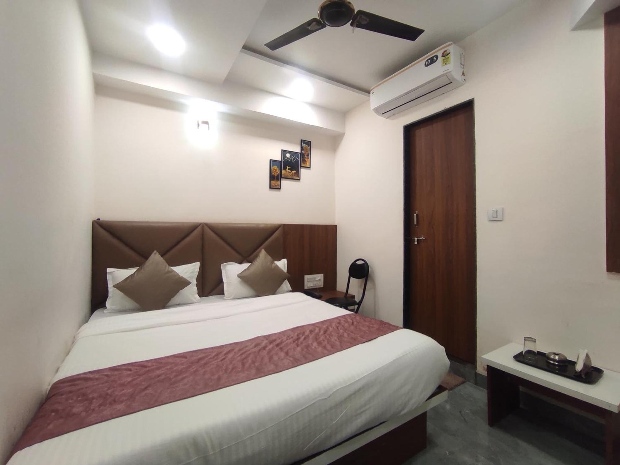 Hotel Earth Inn, Subhash Bridge, Rto Circle, Ahmedabad Eksteriør billede